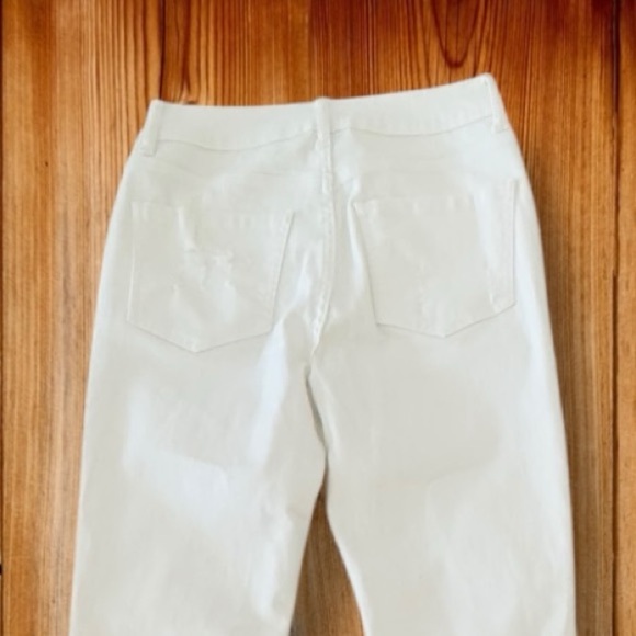 Zenana Size 9/28 White High Rise Button Flare Denim Jeans - Picture 4 of 5